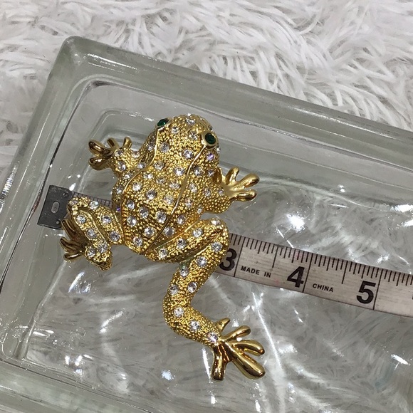 Vintage large rhinestone encrusted gold frog pin brooch - Picture 10 of 11